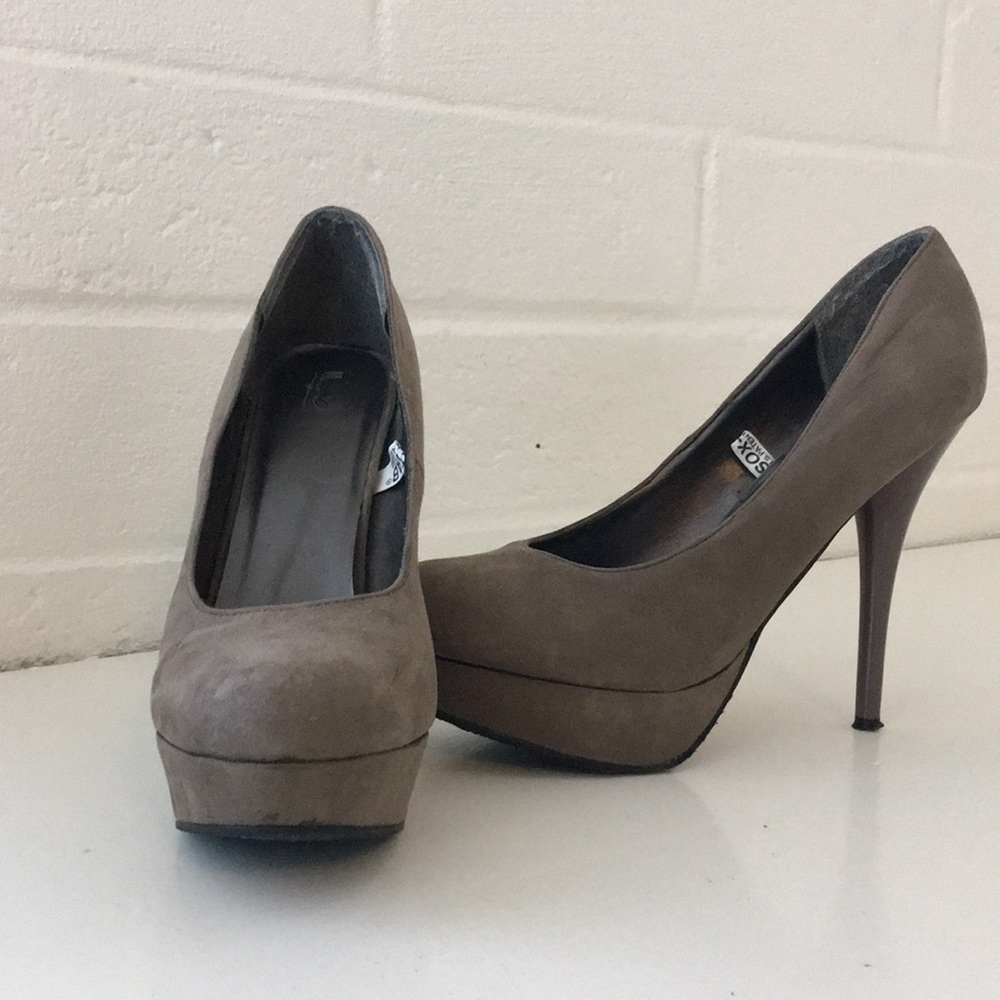 Taupe Sued Pumps